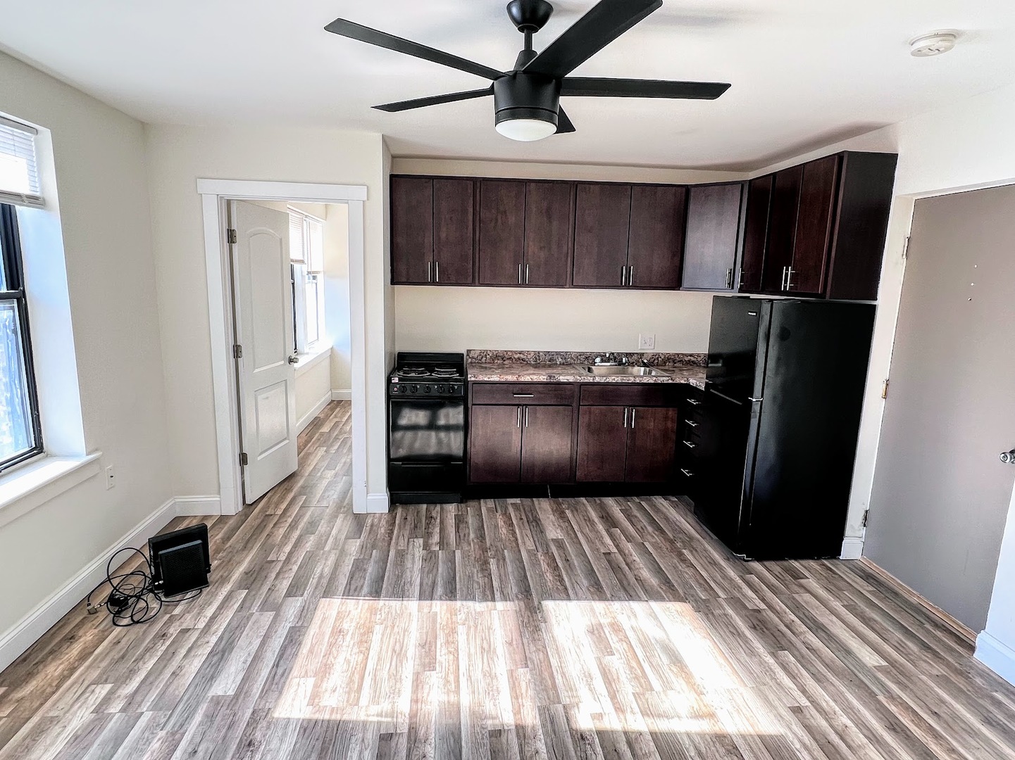 3933 N Clarendon Avenue 111