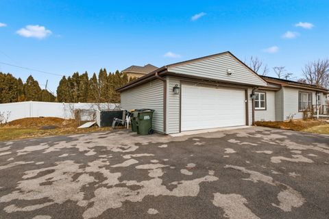 Tiny photo for 100 Pratt Boulevard, Roselle, IL 60172 (MLS # 12574902)