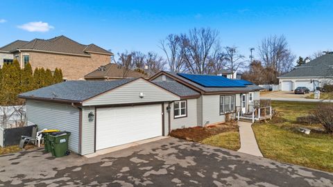 Tiny photo for 100 Pratt Boulevard, Roselle, IL 60172 (MLS # 12574902)