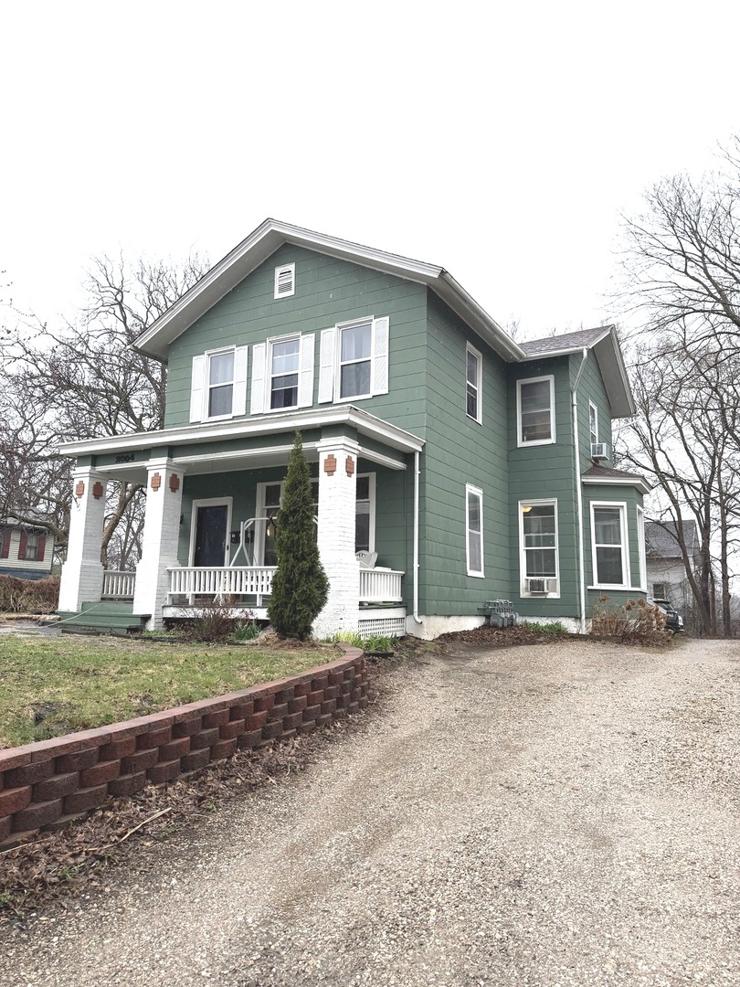 Photo 1 of 18 — 2004 E 13th Street, Davenport, IA 52803