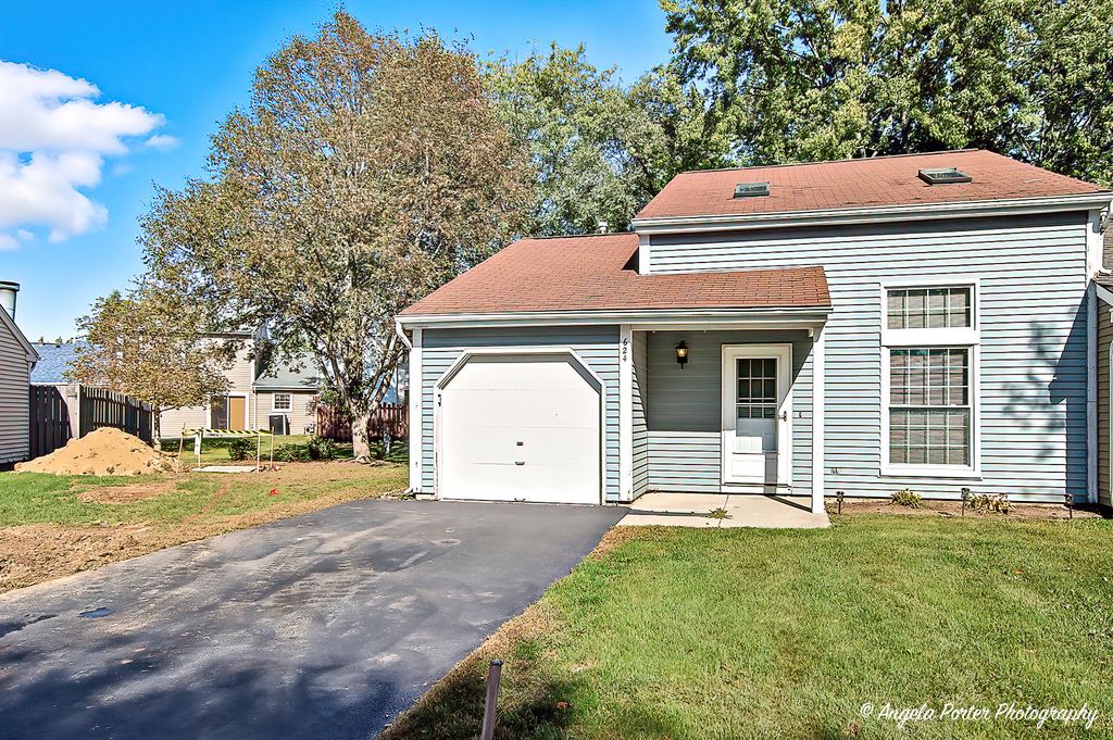 Photo for 624 Yale Lane, Island Lake, IL 60042 (MLS # 12494544)