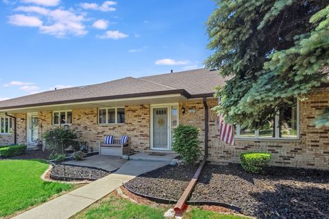 Photo of 7324 W 152ND Street #73, Orland Park, IL 60462 (MLS # 12661598)