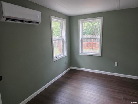 Tiny photo for 32 CIRCLE Drive, Centralia, IL 62801 (MLS # EB460041)