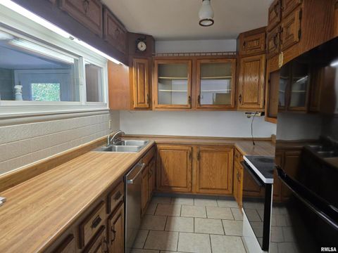 Tiny photo for 32 CIRCLE Drive, Centralia, IL 62801 (MLS # EB460041)