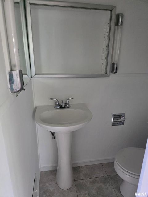 Tiny photo for 32 CIRCLE Drive, Centralia, IL 62801 (MLS # EB460041)