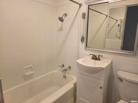 Tiny photo for 32 CIRCLE Drive, Centralia, IL 62801 (MLS # EB460041)