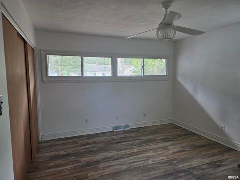 Tiny photo for 32 CIRCLE Drive, Centralia, IL 62801 (MLS # EB460041)