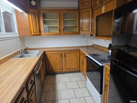 Tiny photo for 32 CIRCLE Drive, Centralia, IL 62801 (MLS # EB460041)