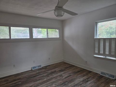 Tiny photo for 32 CIRCLE Drive, Centralia, IL 62801 (MLS # EB460041)