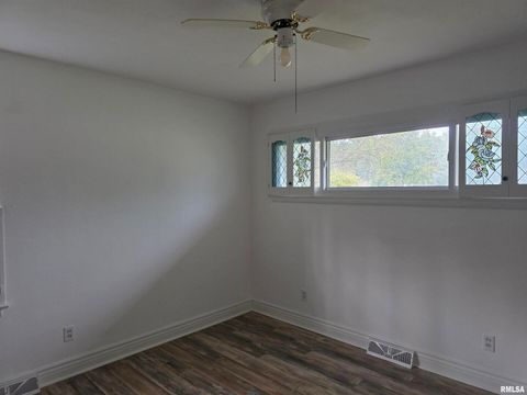 Tiny photo for 32 CIRCLE Drive, Centralia, IL 62801 (MLS # EB460041)