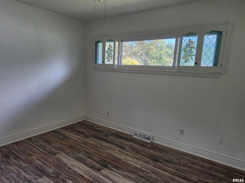 Tiny photo for 32 CIRCLE Drive, Centralia, IL 62801 (MLS # EB460041)