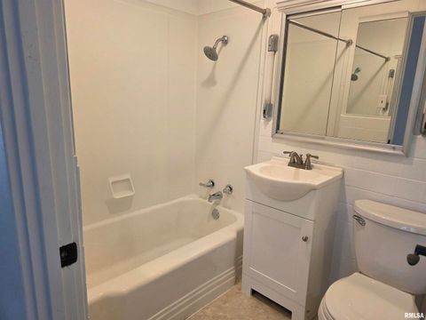 Tiny photo for 32 CIRCLE Drive, Centralia, IL 62801 (MLS # EB460041)