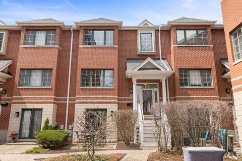 Photo of 216 N Addison Avenue, Elmhurst, IL 60126 (MLS # 12613852)