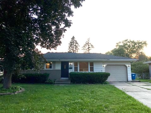 Photo of 200 Patrick Drive, South Elgin, IL 60177 (MLS # 12427192)