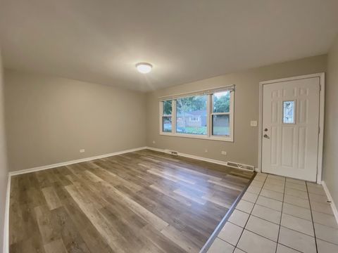 Tiny photo for 200 Patrick Drive, South Elgin, IL 60177 (MLS # 12427192)