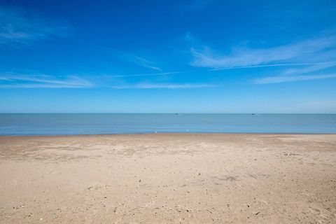 Tiny photo for 7033 N Sheridan Road #2N, Chicago, IL 60626 (MLS # 12615607)