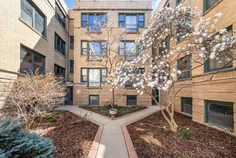Tiny photo for 7033 N Sheridan Road #2N, Chicago, IL 60626 (MLS # 12615607)