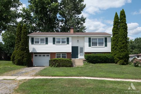 Photo of 7756 Chestnut Avenue, Woodridge, IL 60517 (MLS # 12712001)