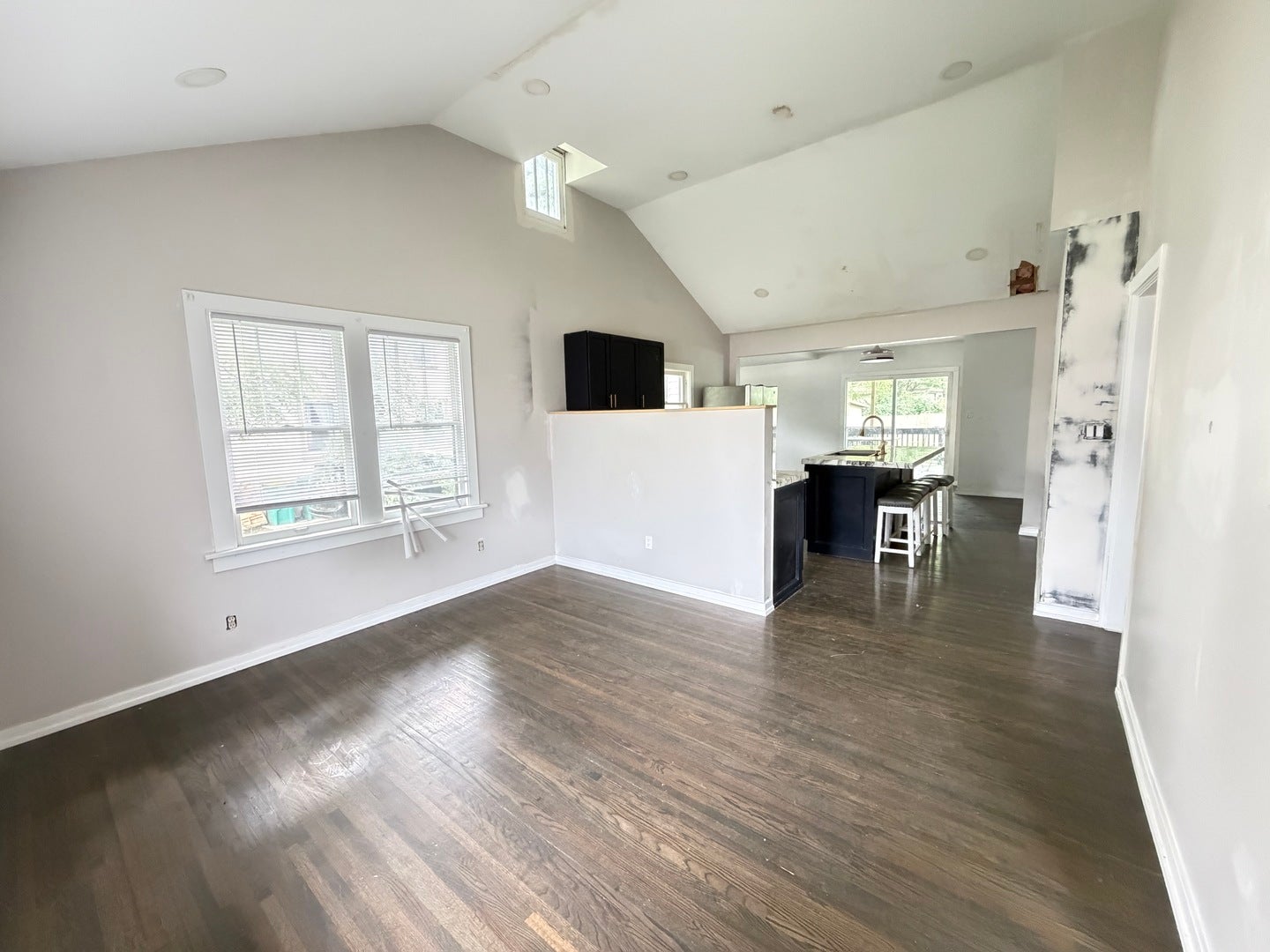 1402 5th Avenue - Photo 2