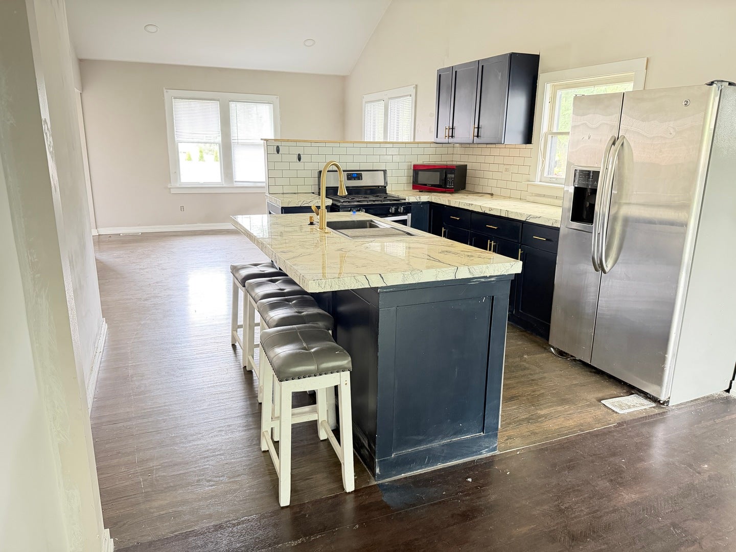 1402 5th Avenue - Photo 4