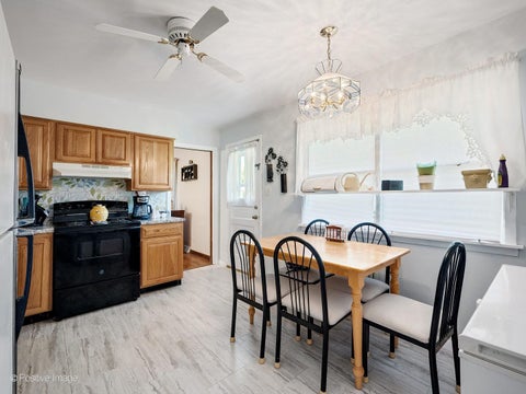 Tiny photo for 6 Ridgewood Road, Elk Grove Village, IL 60007 (MLS # 12735955)