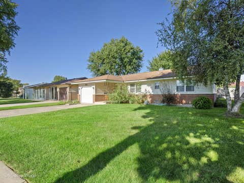 Photo of 6 Ridgewood Road, Elk Grove Village, IL 60007 (MLS # 12735955)