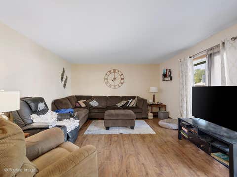 Tiny photo for 6 Ridgewood Road, Elk Grove Village, IL 60007 (MLS # 12735955)