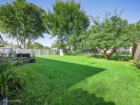 Tiny photo for 6 Ridgewood Road, Elk Grove Village, IL 60007 (MLS # 12735955)