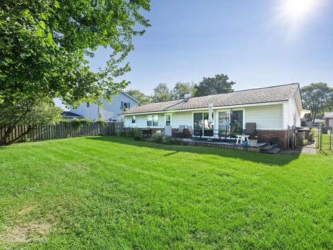Tiny photo for 6 Ridgewood Road, Elk Grove Village, IL 60007 (MLS # 12735955)