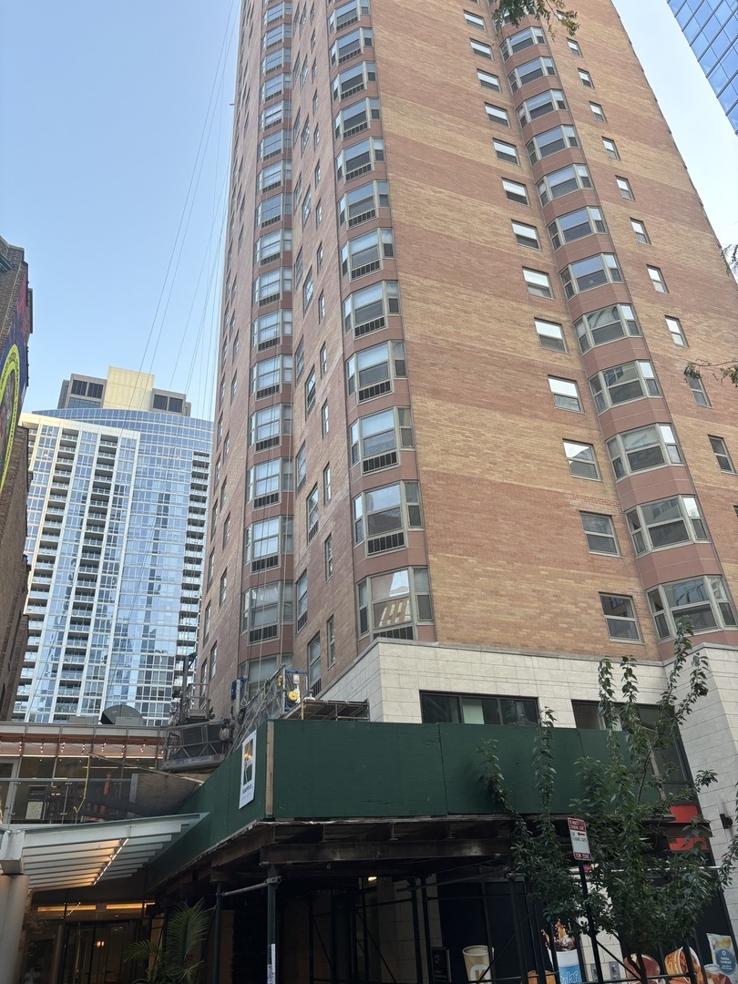 8 W Chestnut Street 21F