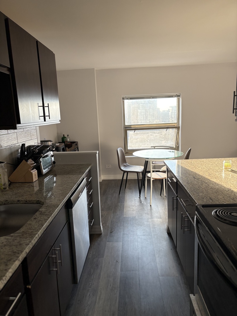 8 W Chestnut Street 21F