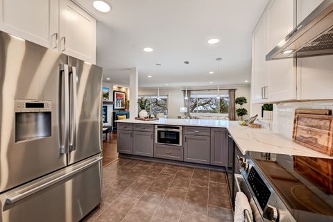 Tiny photo for 360 Claymoor Road #3G, Hinsdale, IL 60521 (MLS # 12593137)