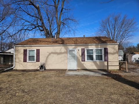 Photo of 2702 W 70th Street, Davenport, IA 52806 (MLS # 12556875)