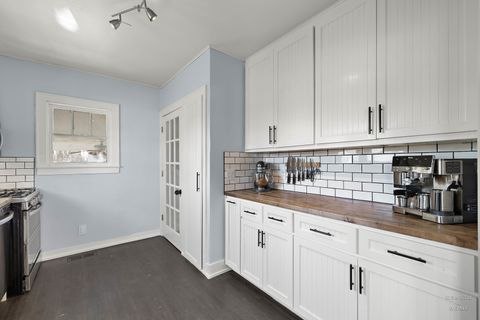 Tiny photo for 381 Douglas Avenue, Crystal Lake, IL 60014 (MLS # 12594743)