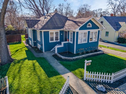 Photo of 381 Douglas Avenue, Crystal Lake, IL 60014 (MLS # 12594743)