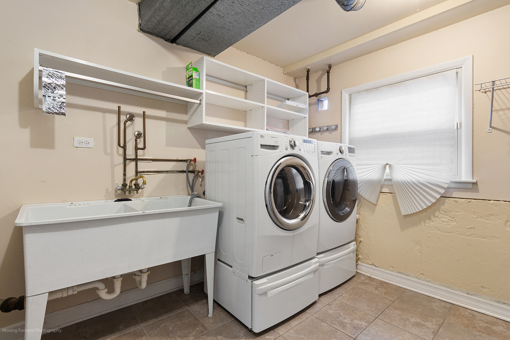 Chicago, Illinois 60656, United States, 3 Bedrooms Bedrooms, ,2 BathroomsBathrooms,Residential,Active,244735