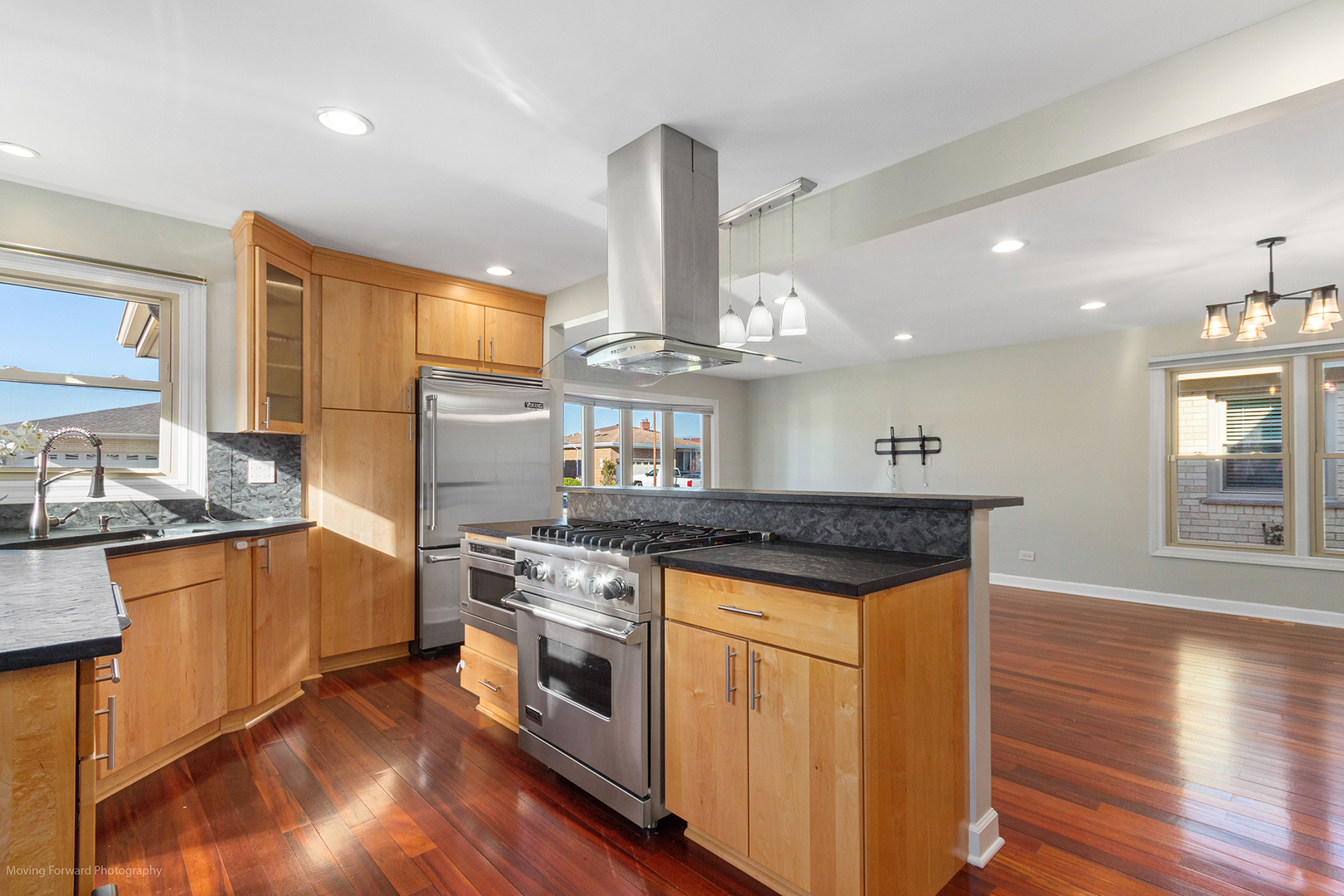 Chicago, Illinois 60656, United States, 3 Bedrooms Bedrooms, ,2 BathroomsBathrooms,Residential,Active,244735