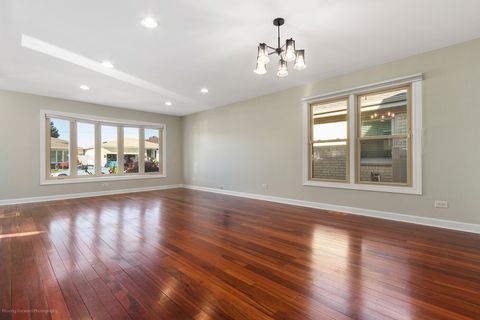 Tiny photo for 4615 N Maria Court, Chicago, IL 60656 (MLS # 12516845)