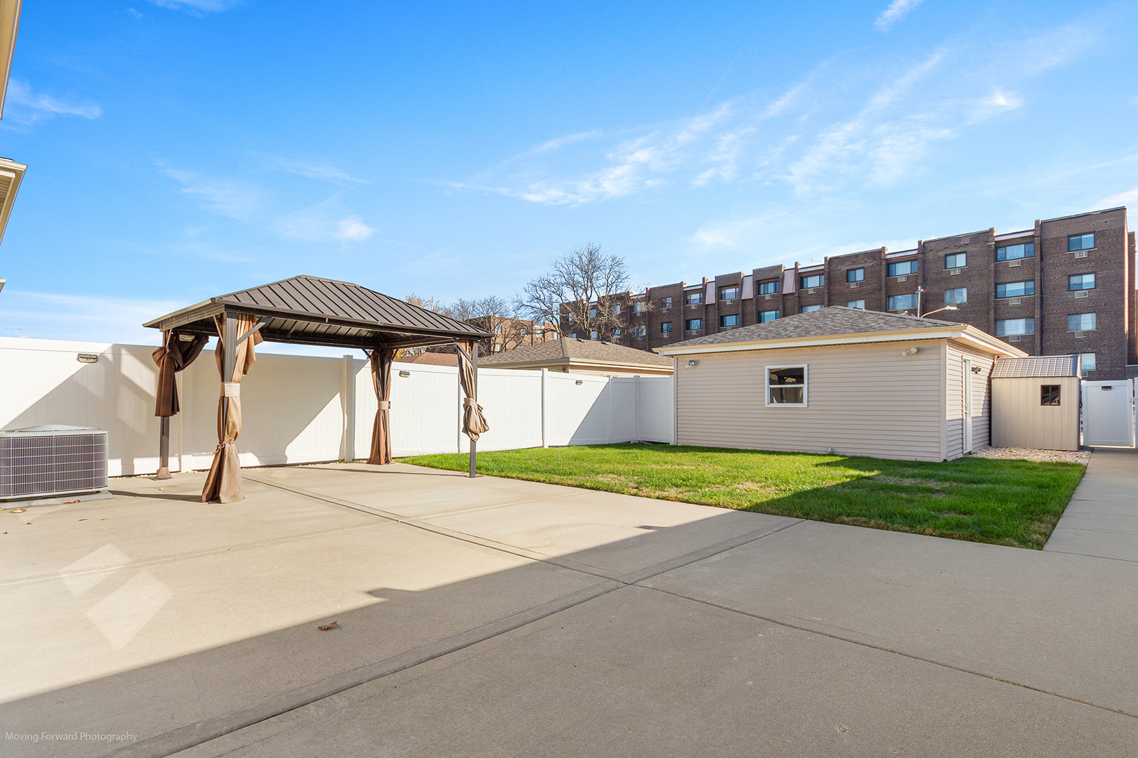 Chicago, Illinois 60656, United States, 3 Bedrooms Bedrooms, ,2 BathroomsBathrooms,Residential,Active,244735