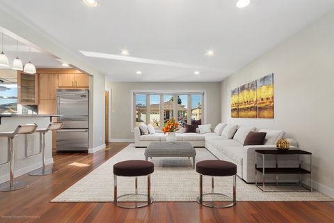 Tiny photo for 4615 N Maria Court, Chicago, IL 60656 (MLS # 12516845)