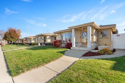 Tiny photo for 4615 N Maria Court, Chicago, IL 60656 (MLS # 12516845)