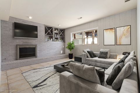 Tiny photo for 4615 N Maria Court, Chicago, IL 60656 (MLS # 12516845)