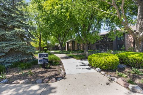 Tiny photo for 740 Saint Andrews Lane #4, Crystal Lake, IL 60014 (MLS # 12653062)