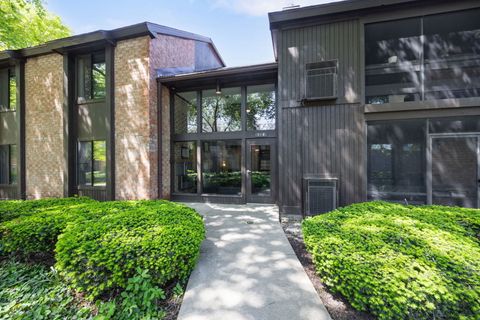 Photo of 740 Saint Andrews Lane #4, Crystal Lake, IL 60014 (MLS # 12653062)