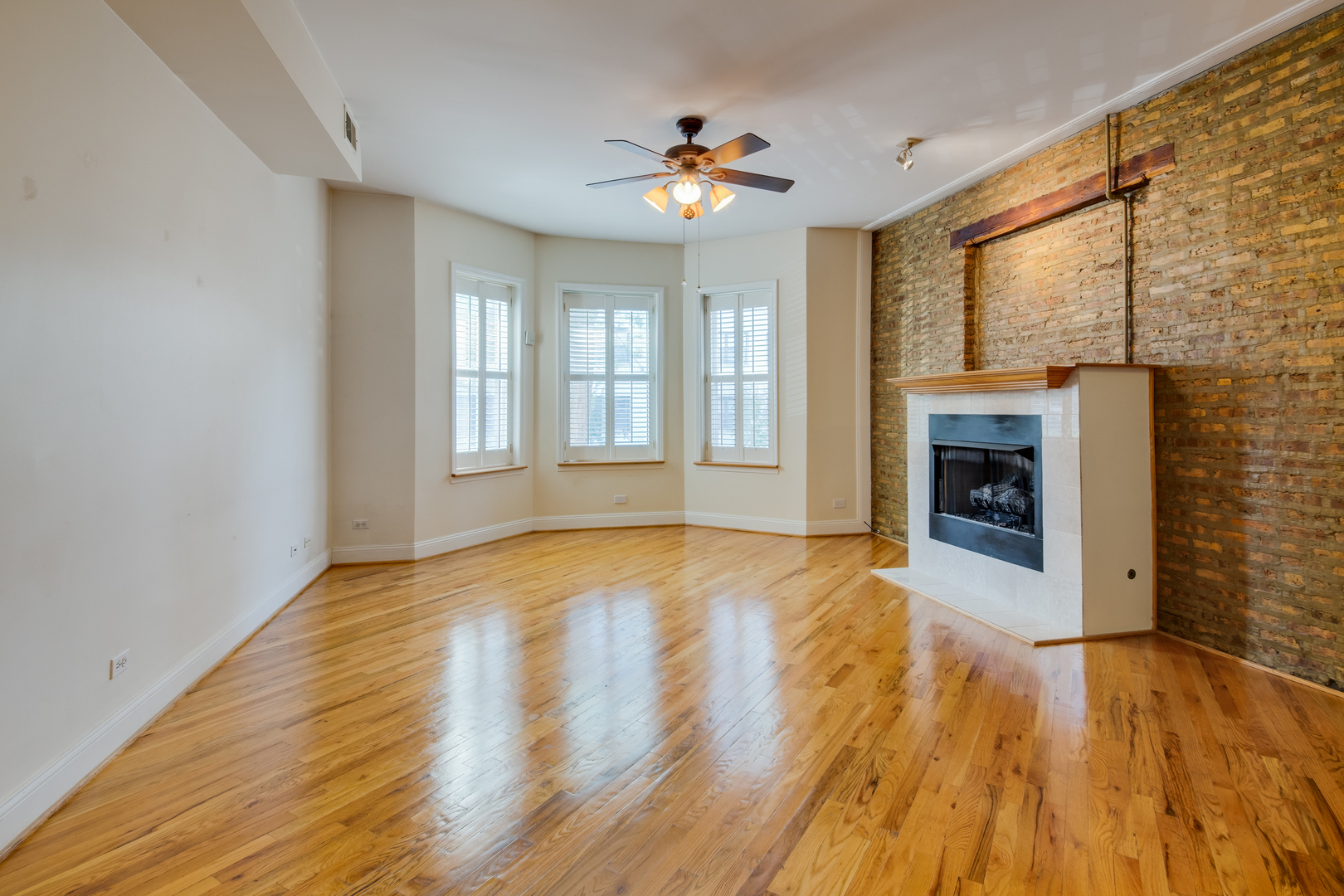 5207 S BLACKSTONE Avenue 1N