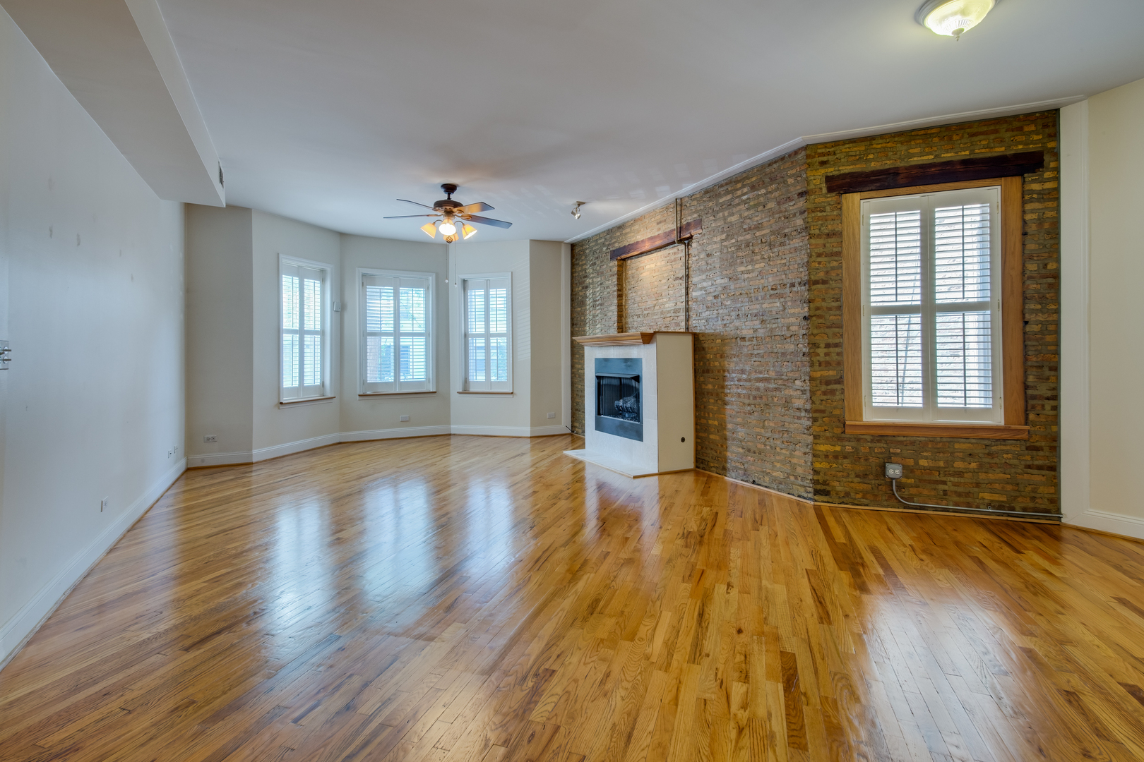 5207 S BLACKSTONE Avenue 1N