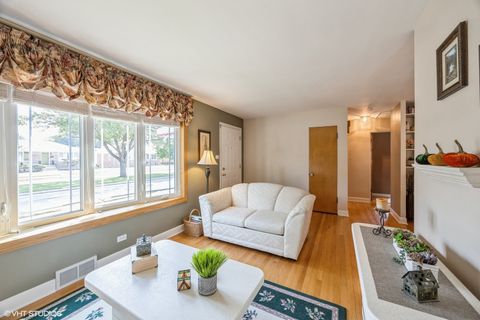 Tiny photo for 9334 Lincoln Avenue, Brookfield, IL 60513 (MLS # 12503212)