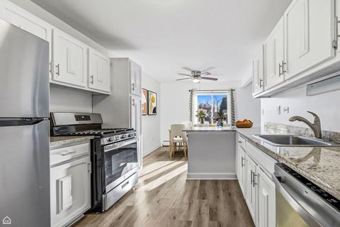 Tiny photo for 950 E Old Willow Road #101, Prospect Heights, IL 60070 (MLS # 12592544)