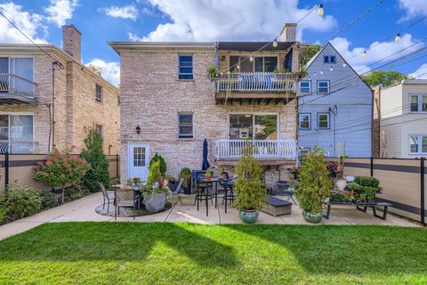 2550 W Winnemac Avenue 1 Chicago IL 60625