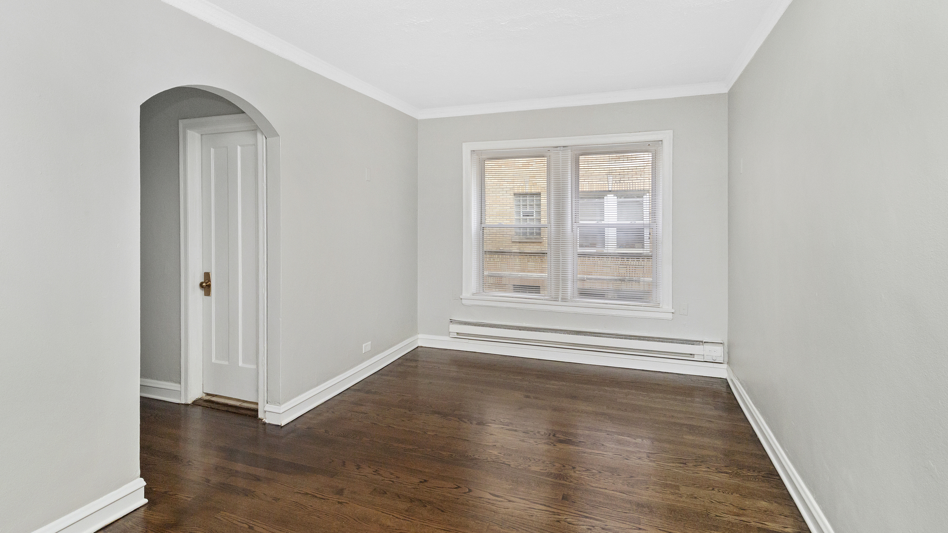 846 W AINSLIE Street R1